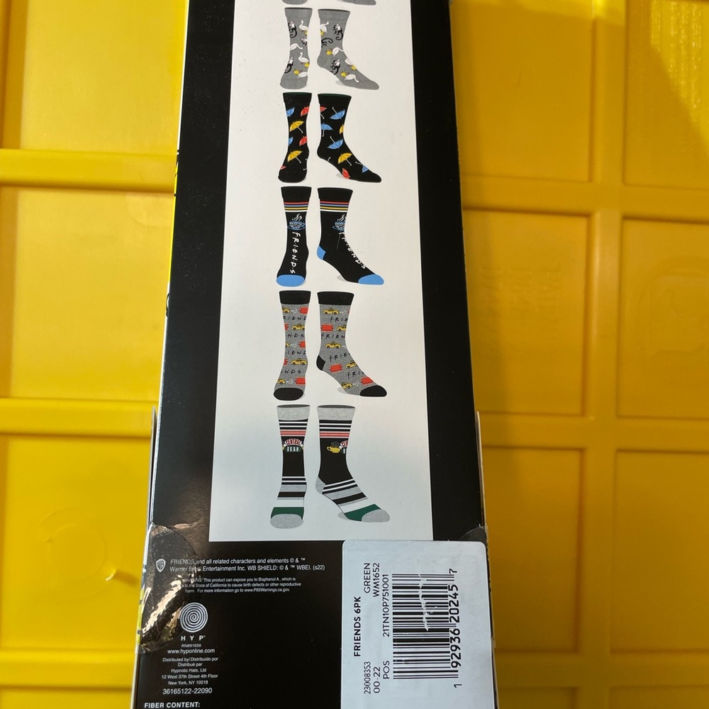 Friends Themed Casual Crew Socks NWT - Picture 3 of 4